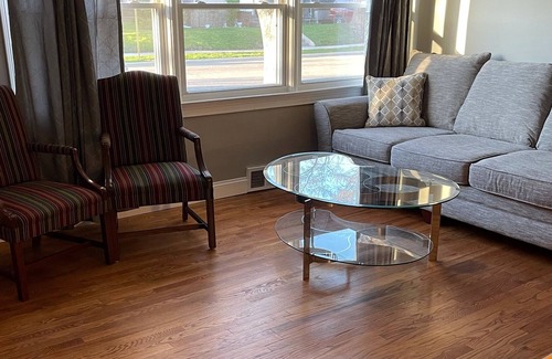 Rochester House | Charming Entire Ranch in Rochester Downtown