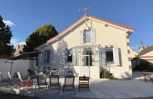 Artenay Cottage | Charming Family Cottage with Garden, Near Orléans & Châteaus, Sleeps 10