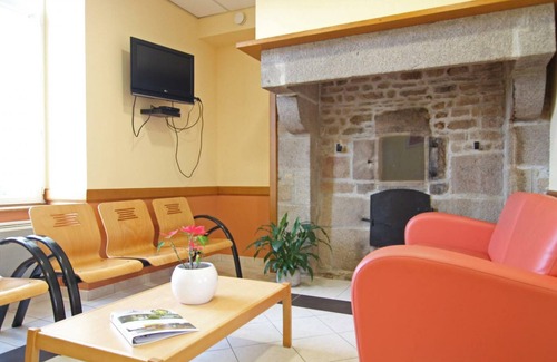 Vezins Cottage | Charming Family Home with Scenic View, Close to Mont St-Michel, Sleeps 14, Petanque, Kids' Area