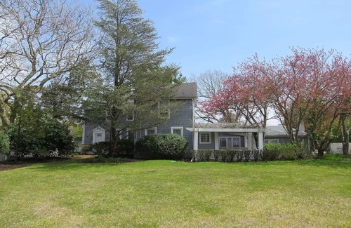 Westhampton Beach House | Charming Farmhouse