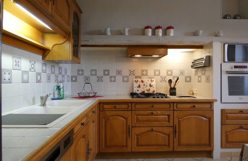 Boisgasson Cottage | Charming Farmhouse Stay: Game Room, Spacious Garden, Near Historic Chateaux