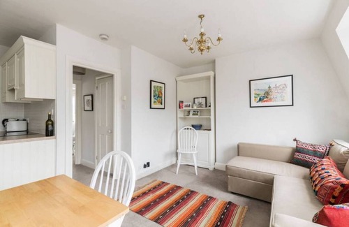 Warwick Apartment | Charming flat with balcony in Pimlico
