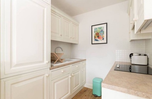 Warwick Apartment | Charming flat with balcony in Pimlico