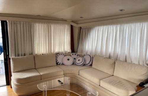 Kallithea Boat Rental | Charming floating house
