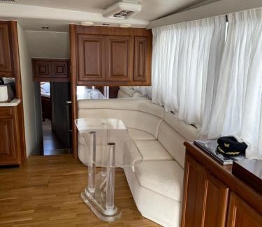 Kallithea Boat Rental | Charming floating house