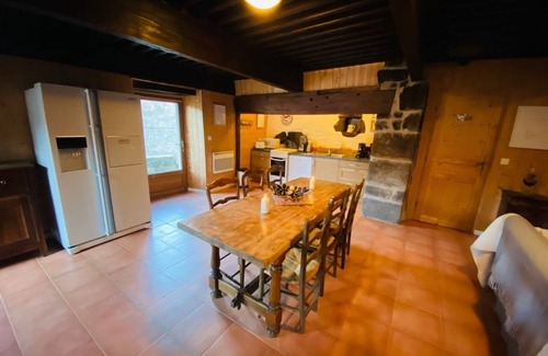 Nozieres House | Charming Gîte "La 1670" in a renovated 17th century hamlet