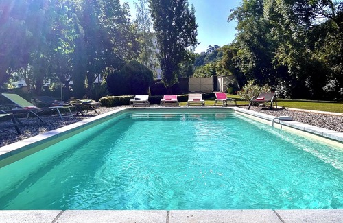 Aubenas Cottage | Charming gite F8 210m2 in park with heated pool 300 m from the Ardèche river