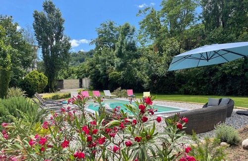 Aubenas Cottage | Charming gite F8 210m2 in park with heated pool 300 m from the Ardèche river