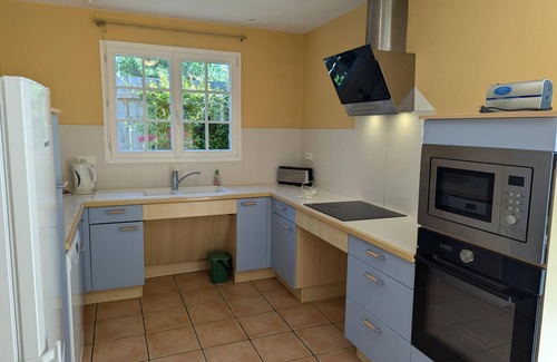 Saint-Cybardeaux Cottage | Charming Gîte with Shared Pool & Vineyard Views in Saint-Cybardeaux - Accessible & Family-Friendly