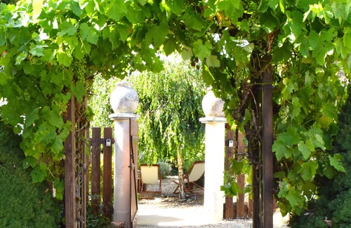 Change House | Charming gite with private garden in Hautes cotes de Beaune, near Voie Verte.
