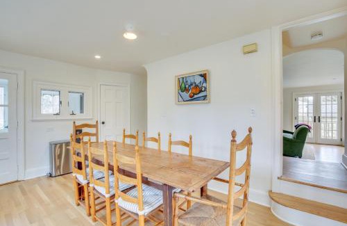 Cos Cob House | Charming Greenwich Escape Near Wooded Trails!
