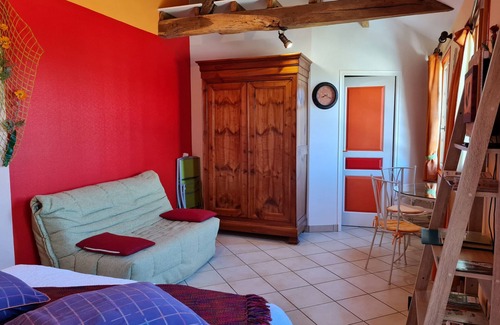 Bonnee Bed & Breakfast | Charming ground floor Volière suite, private parking
