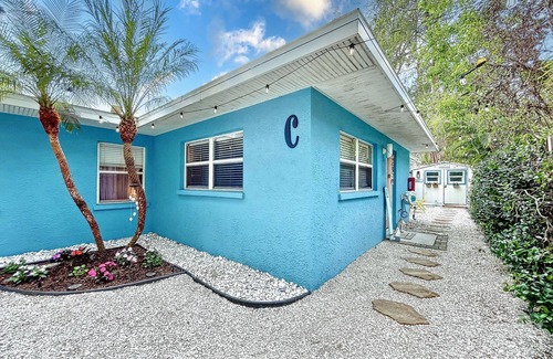 Ilexhurst Cottage | Charming Ground Level Resort Style 3 unit Condo - unit C