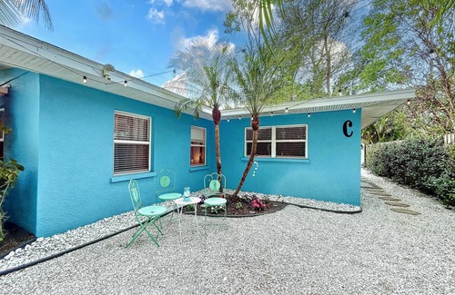 Ilexhurst Cottage | Charming Ground Level Resort Style 3 unit Condo - unit C