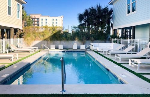Gulf Shores House | Charming Gulfview home with pool, free WiFi, central AC, & covered balcony