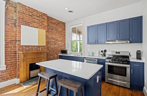 Monroe Ward Apartment | Charming Historic 2 BR Near VCU