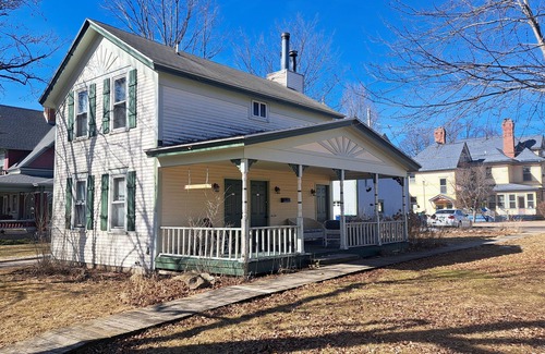 Wausau Bed & Breakfast | Charming, historic bed & breakfast in quaint Wausau with WiFi, AC & free parking