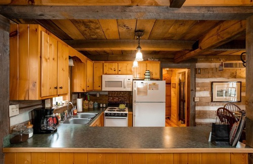 Hiwassee Cabin | Charming, Historic Cottage Claytor Lakefront 1BS4 - Kirkner Lake Cabin