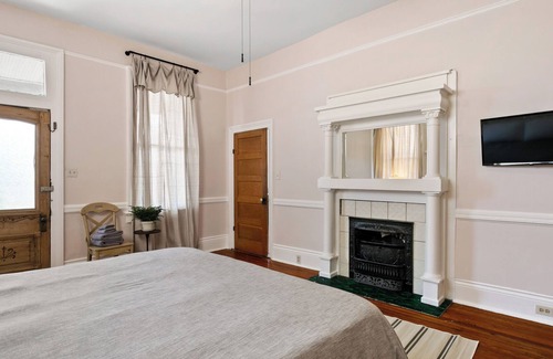 Faubourg Livaudais Apartment | Charming historic New Orleans apartment in the Garden District