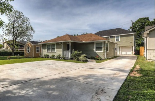 Riverside Terrace House | Charming Home | 2Br 2Ba | Med Center | Downtown
