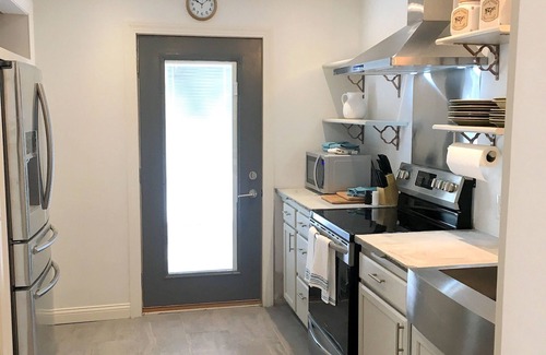 Topeka House | Charming Home ~ Expo-Centre ~ Near City Center ~ Fenced Yard