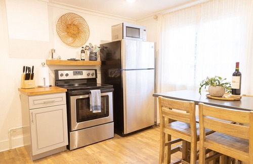 Washington Park Cottage | Charming Home-Modern Comforts & Style-300+ Reviews