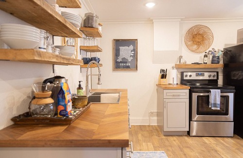 Washington Park Cottage | Charming Home-Modern Comforts & Style-300+ Reviews