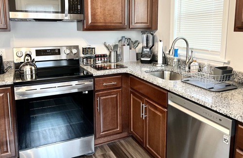 Winston - Salem House | Charming Home w/ Netflix & Games! Great for families and traveling professionals