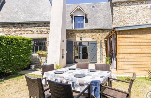 Ardevon Cottage | Charming Home with Spa, BBQ, Bikes, and Stunning Mt St-Michel Views!