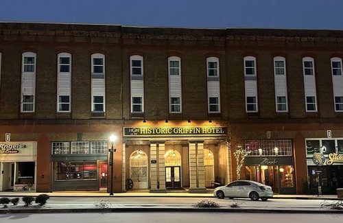 Downtown Hotel | Charming Hotel in Downtown Griffin! Walking Distance to Many Restaurants!