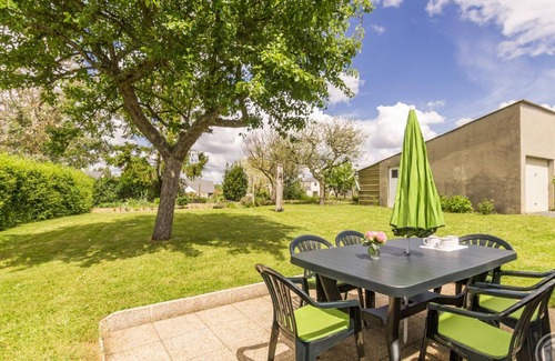 Muneville-sur-Mer Cottage | Charming House with Garden Near Beach - Ideal for Families