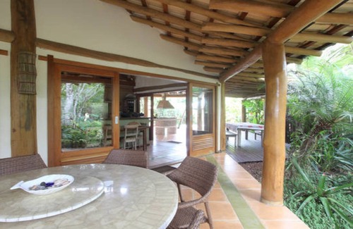 Itamambuca House | Charming House com piscina 100m do mar