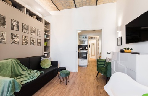 Trastevere Apartment | Charming house for 5 in Trastevere overlooking medieval church: 3 bathrooms, WiFi,AC