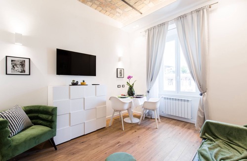 Trastevere Apartment | Charming house for 5 in Trastevere overlooking medieval church: 3 bathrooms, WiFi,AC