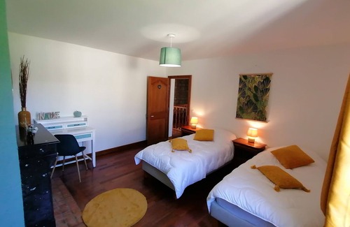 Chars House | Charming house with garden and fireplace