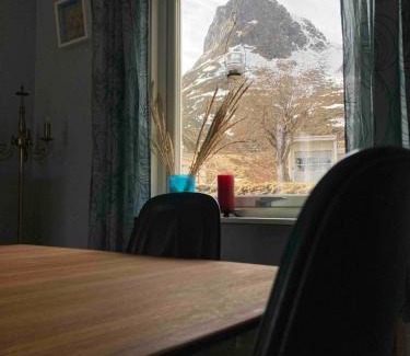 Valberg House | Charming house in fjord Lofoten