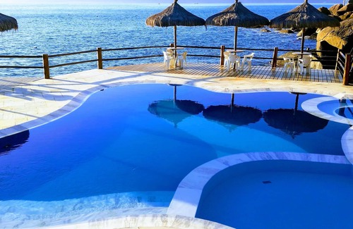 Sao Pedro House | Charming house in gated community with ocean view