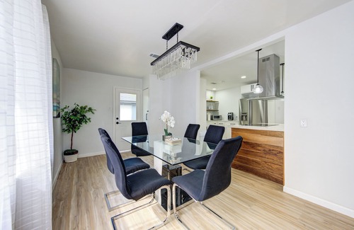 Stafford House | Charming house in Houston, Recently updated, with you and your family in mind.