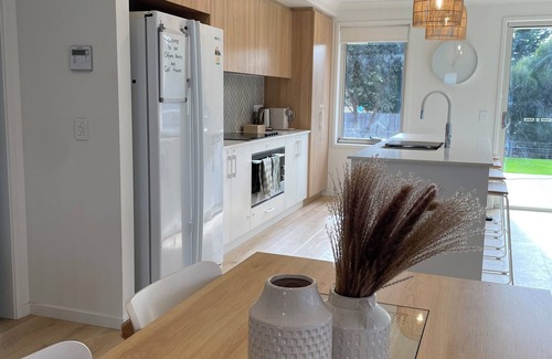 Orford House | Charming house nestled between Orford's golf course, winery, and beaches.