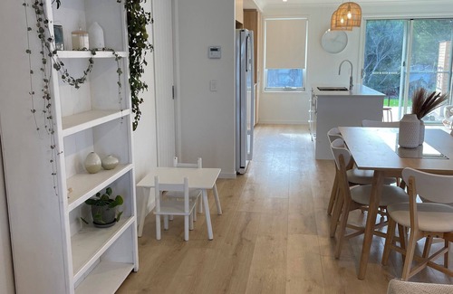 Orford House | Charming house nestled between Orford's golf course, winery, and beaches.