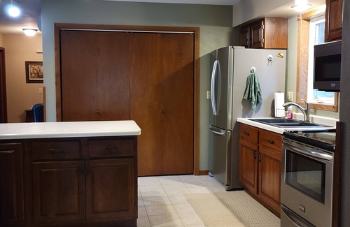 Medford House | Charming house on wooded acreage 1/4 mi from Sackett Lk in Medford with WiFi, AC