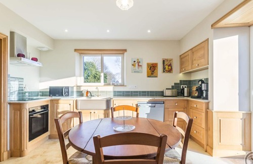 Marcilly Cottage | Charming house with garden, parking, and Wi-Fi near Marcilly