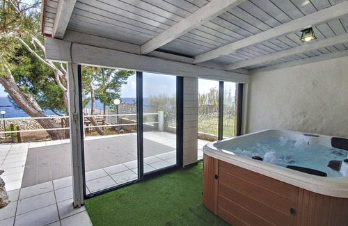 Marina di Marittima Villa | Charming house with private sea access & jacuzzi