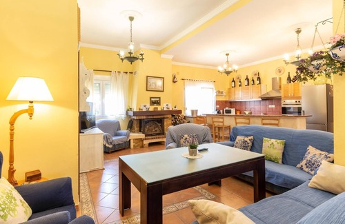 Durcal Villa | Charming house with pool, terrace and WiFi