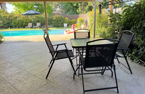 Bakersfield House | Charming house with Pool, AC, Heater and WiFi in beautiful Bakersfield