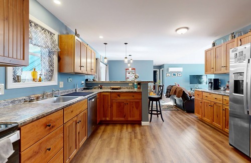 Brownfield House | Charming House with Cozy Living Spaces and Outdoor BBQ Deck