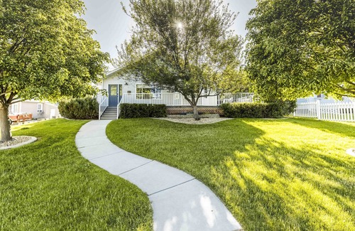 Great Falls House | Charming house with sauna, jetted tub, and pool table. Cozy open floor plan.