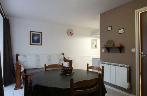 Cerences Cottage | Charming House with WiFi, Garden, Barbecue, Pet-Friendly, Family Amenities
