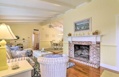 Hyannis Port House | Charming Hyannis Cottage 1 Mi to Beach!