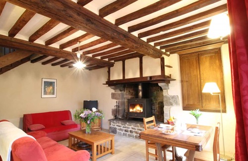 St-Denis-le-Vetu Cottage | Charming Isolated Stone House: Fireplace, Garden, Pet-Friendly, Sleeps 8